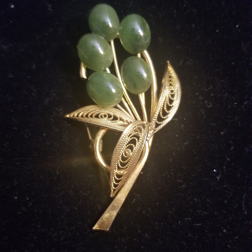 1960s Goldtone Jade Flower Brooch
